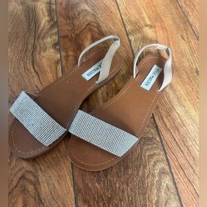 Cute simple Steve Madden sandals!